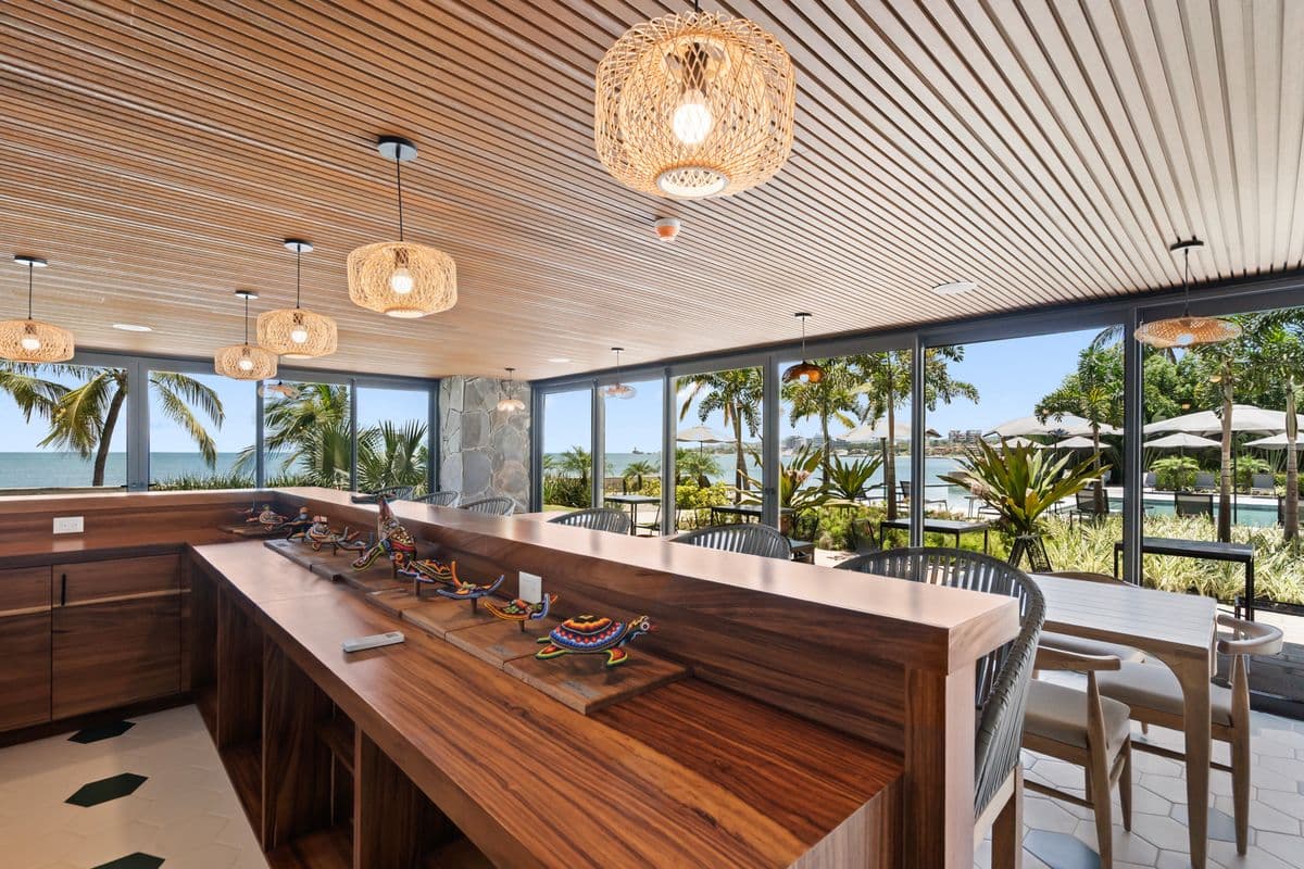 Restaurant & bar