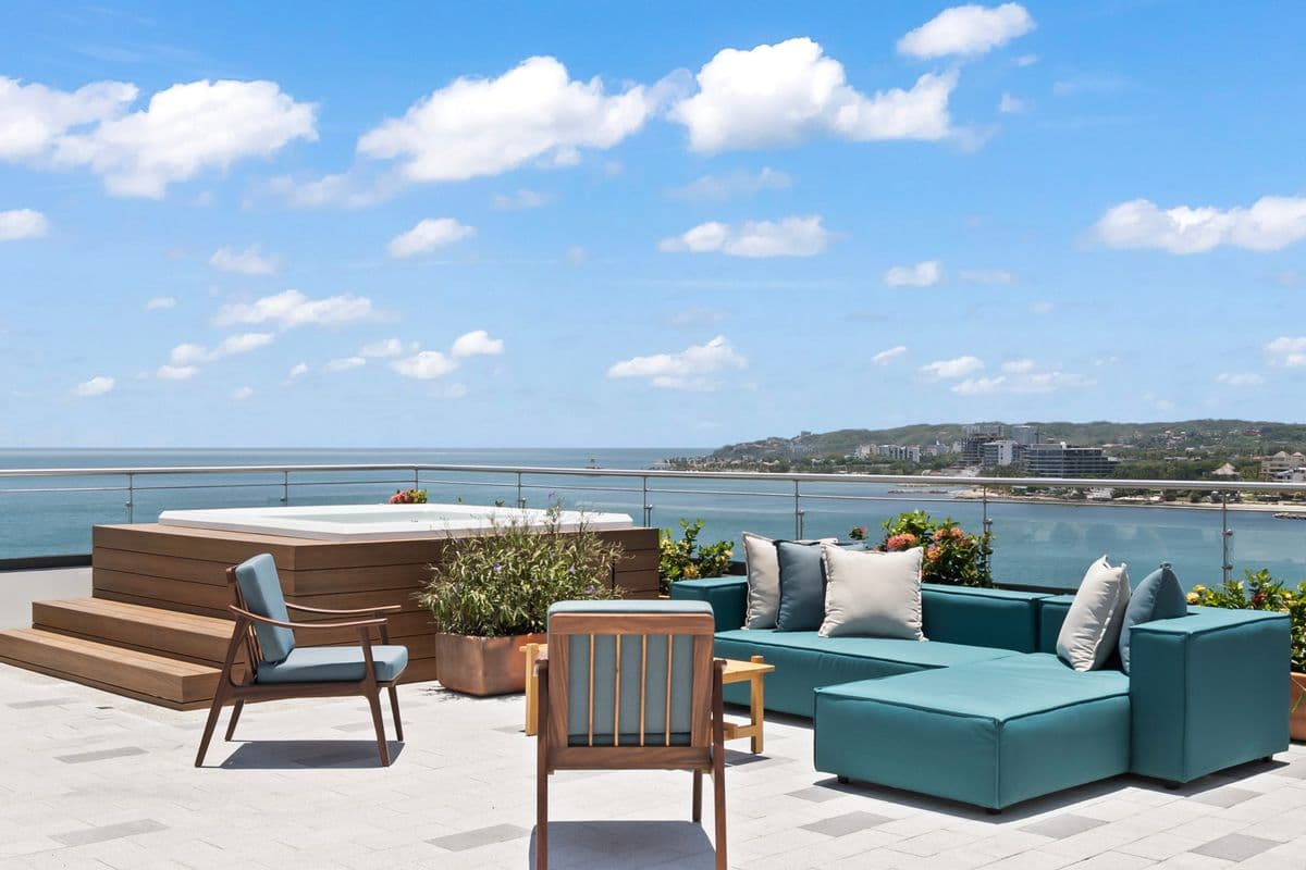 Sky bar & rooftop garden