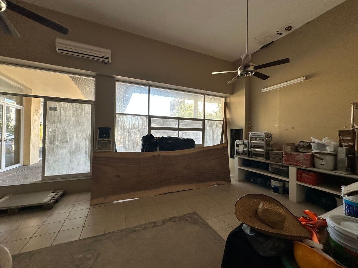 Local Comercial con Doble Altura en El Anclote, Punta Mita