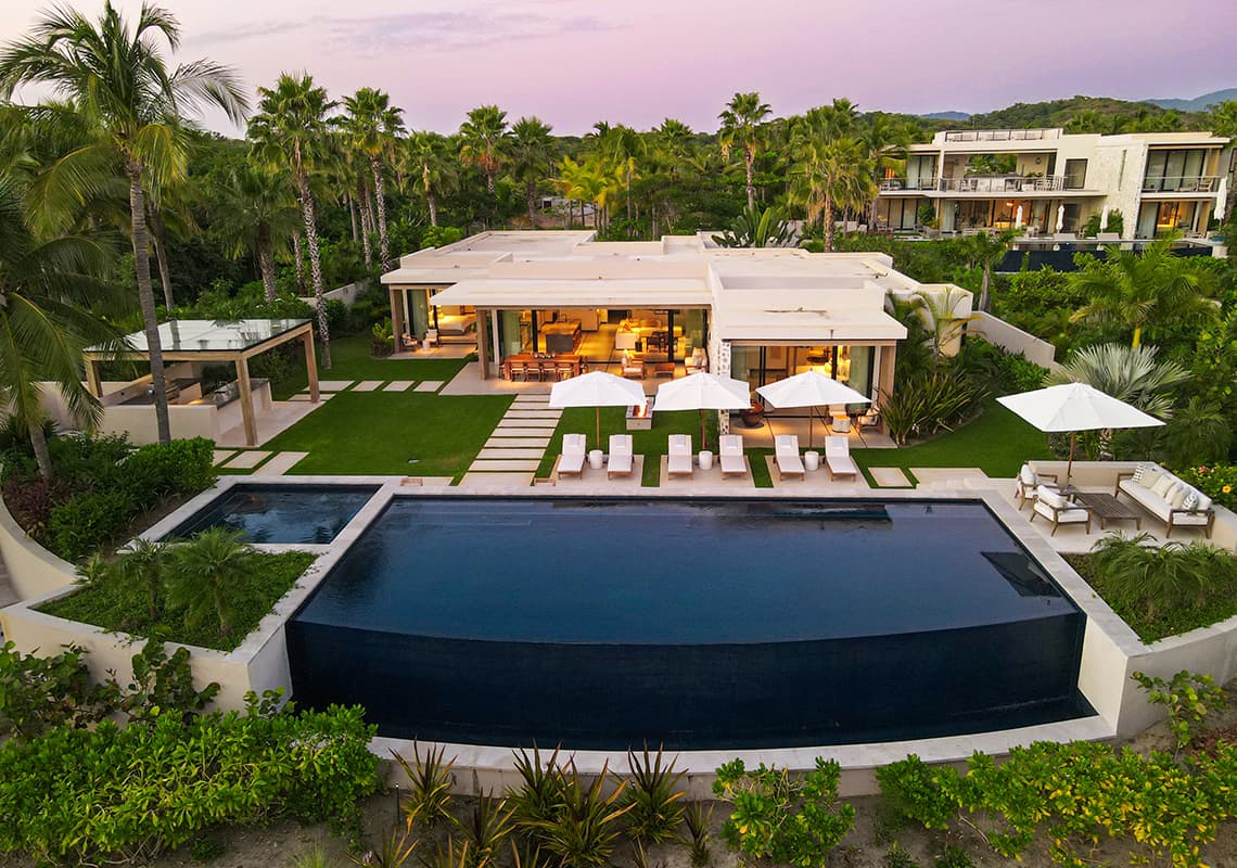 Luna — Susurros del Corazón, Punta de Mita
