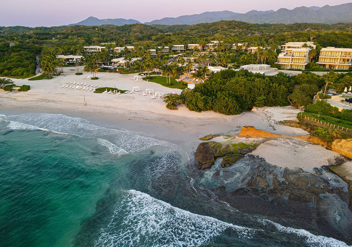 Luna — Susurros del Corazón, Punta de Mita