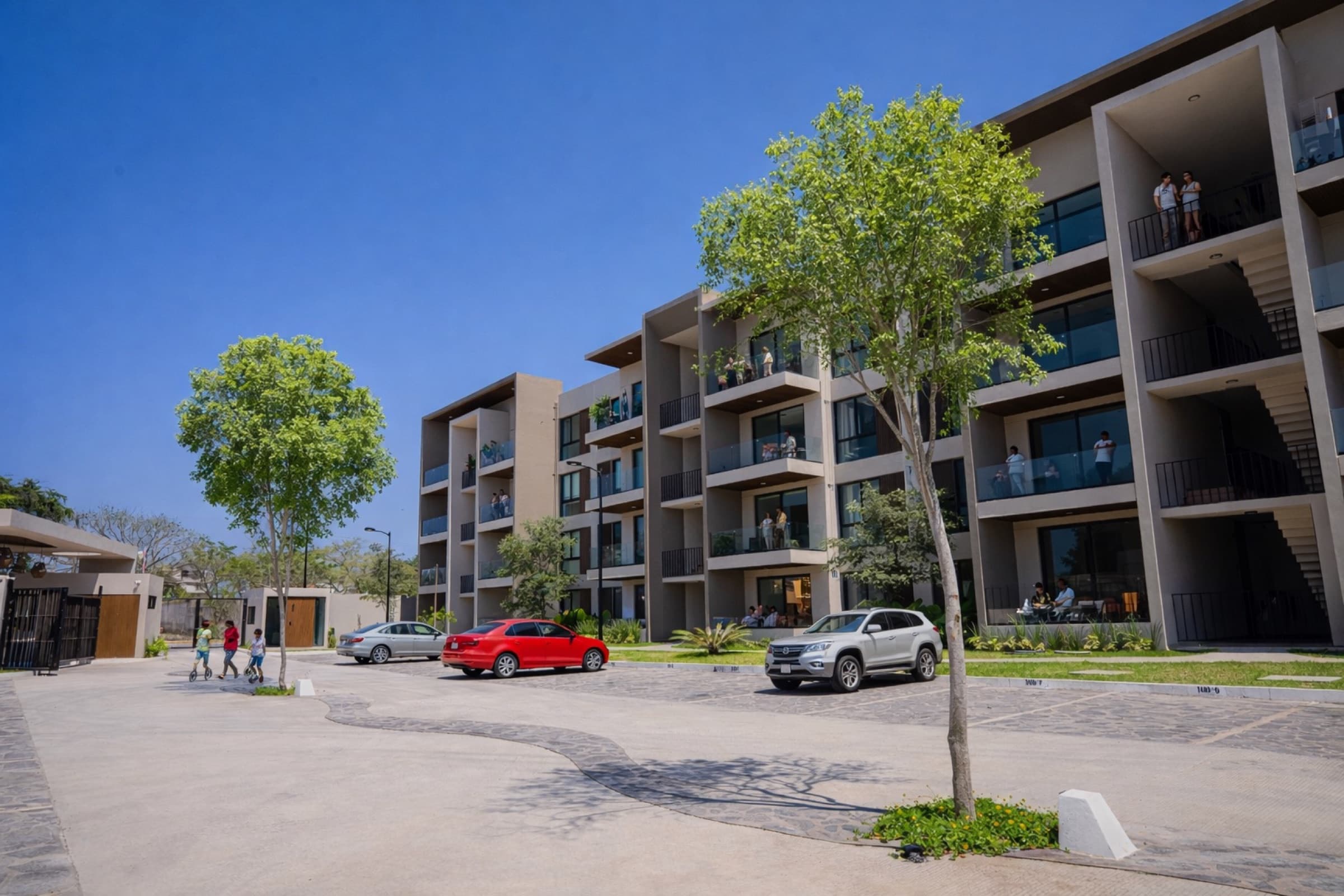 Alanda Living's pool deck and residences · site photo