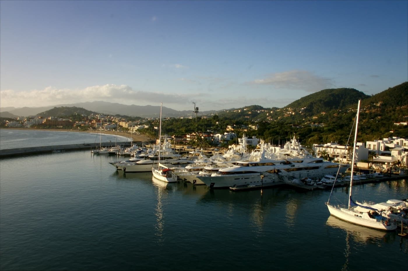 La Cruz de Huanacaxtle and its marina