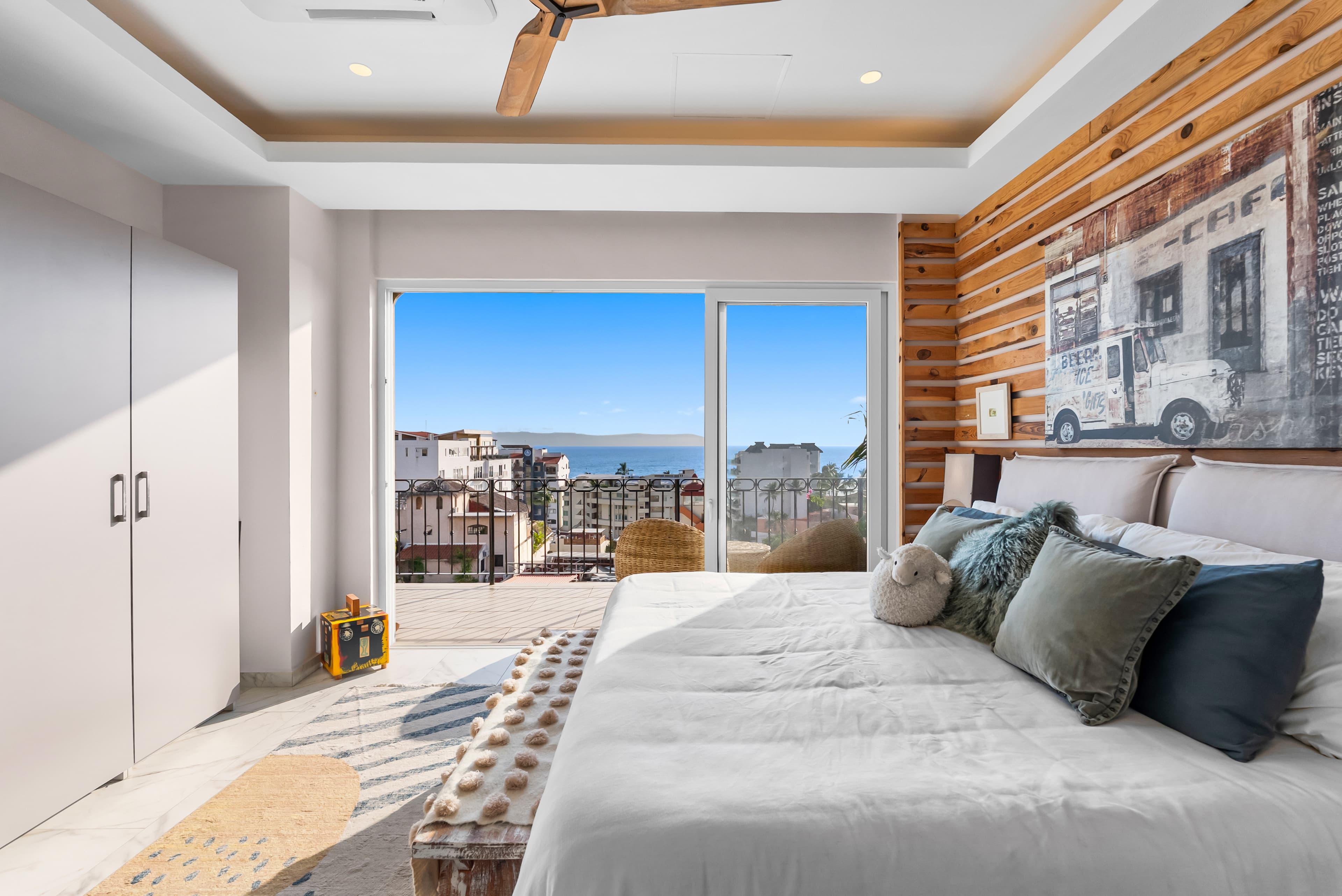 3 Bed 3 Bath Ocean View Condo | US$850,000 Golden Zone