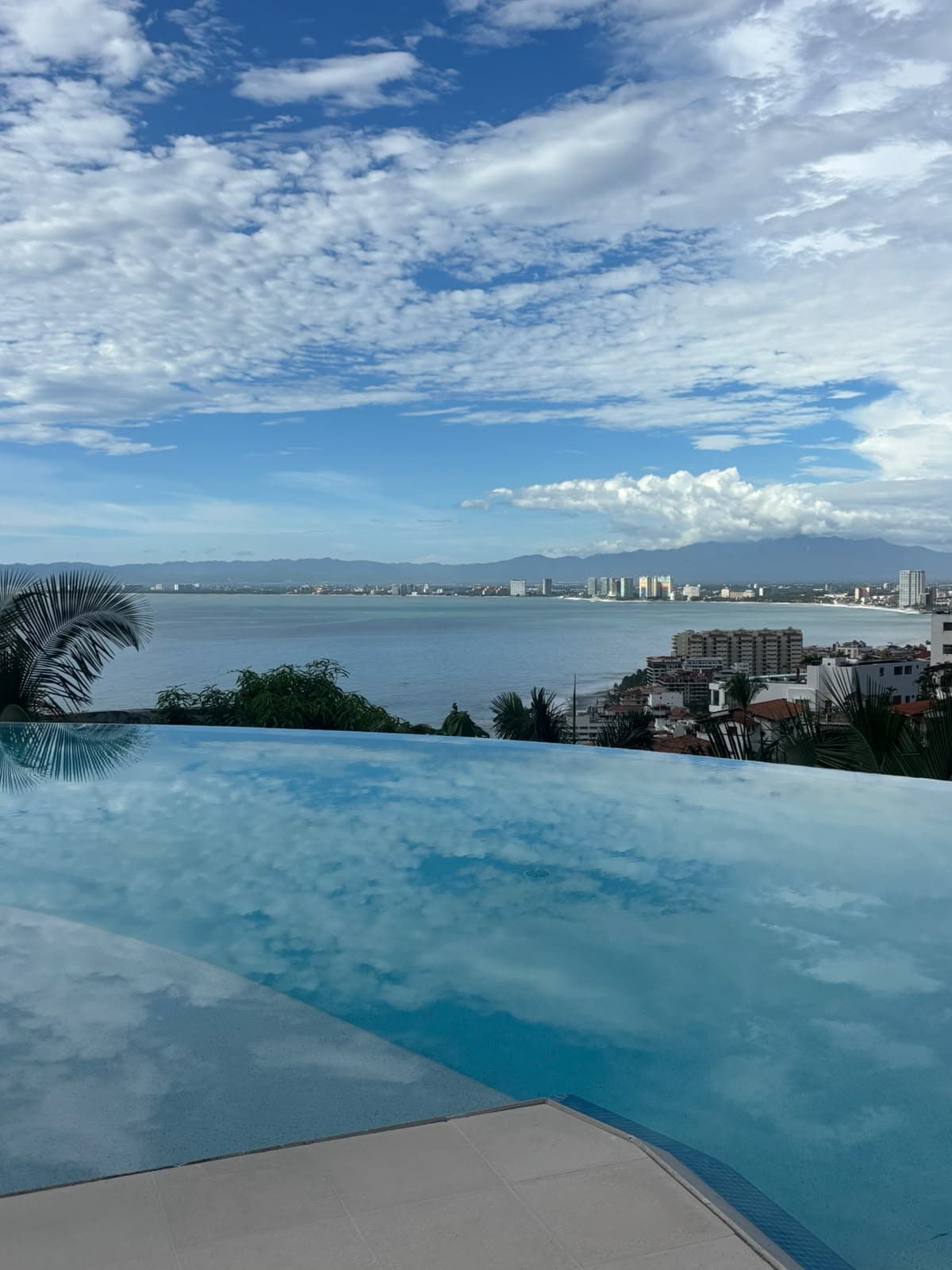 Gran Villa en Conchas Chinas con vista al mar