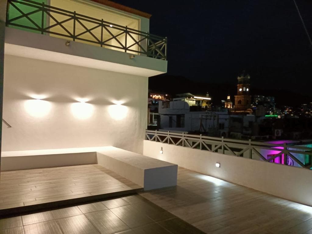 Edifificio exactamente en el malecón de Puerto Vallarta con licencia de uso comercial