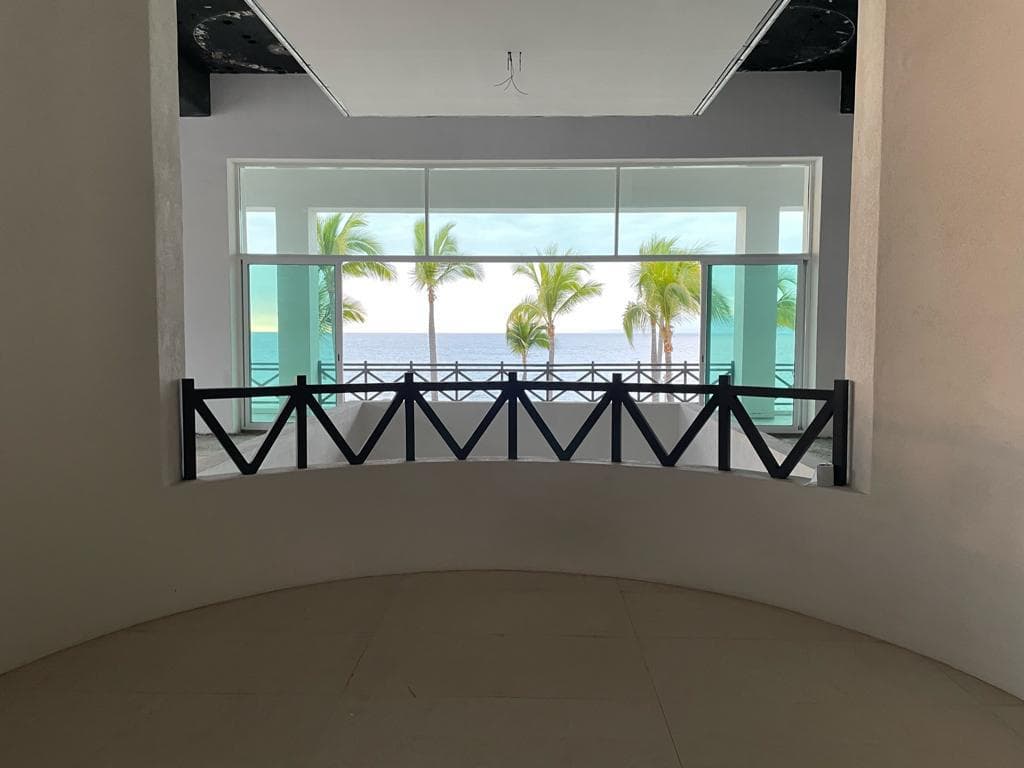Edifificio exactamente en el malecón de Puerto Vallarta con licencia de uso comercial