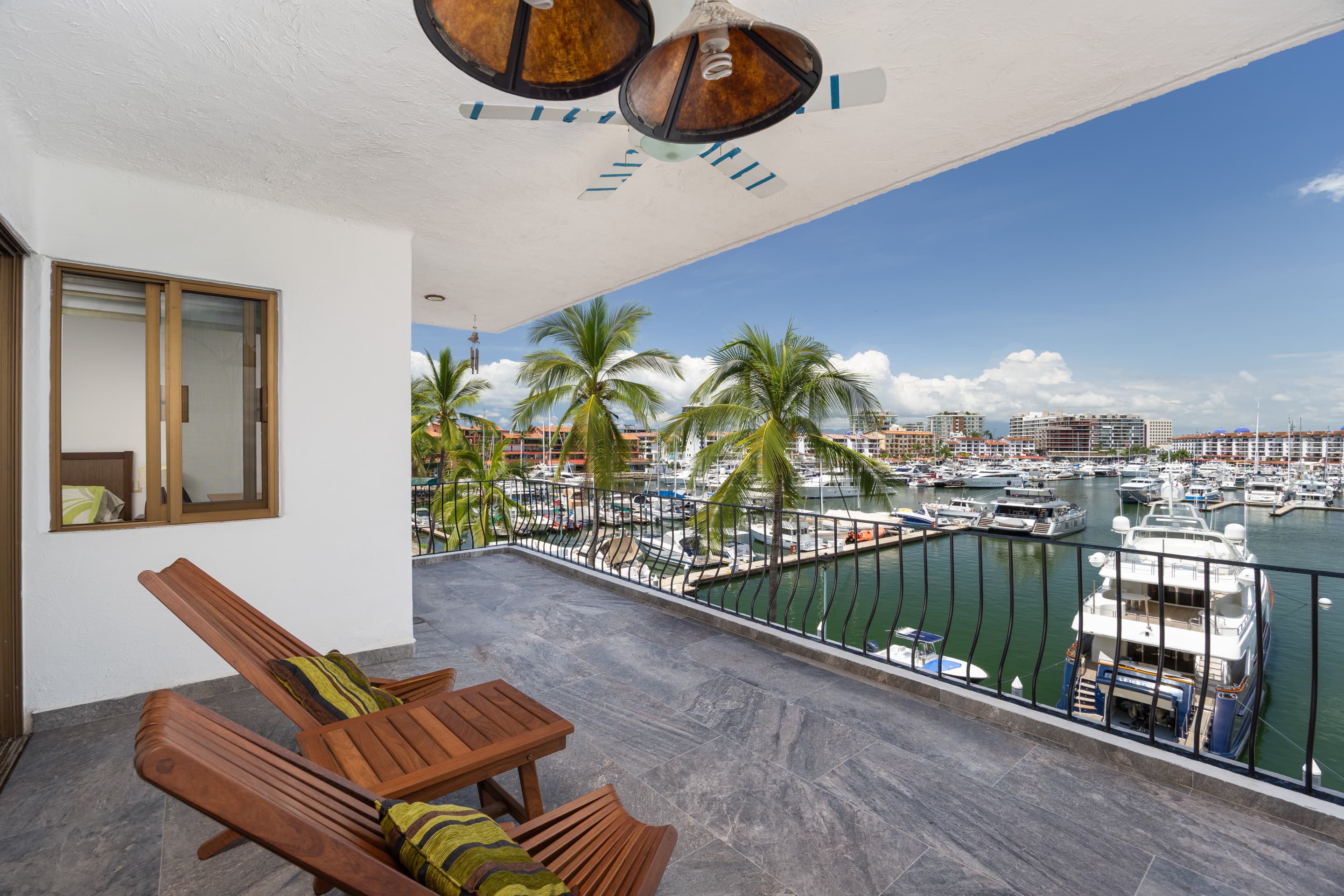 Departamento 2 recámaras con gran terraza vista a los yates en Marina