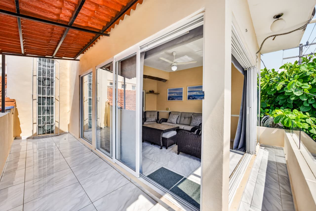 Casa en Aralias, con recámara planta baja y departamento independiente.