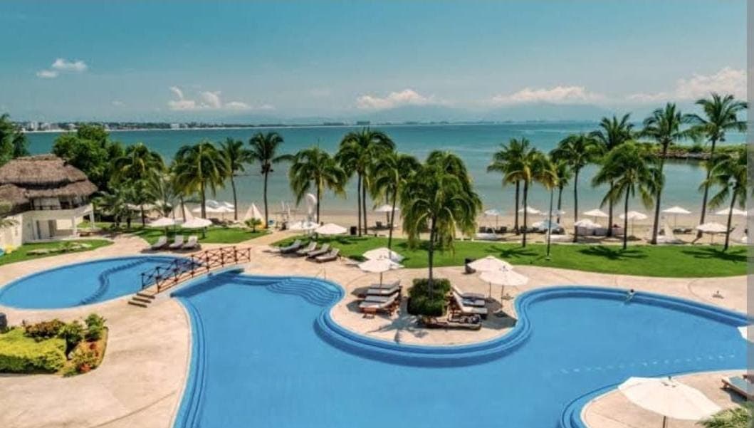 Villa con alberca privada y club de playa