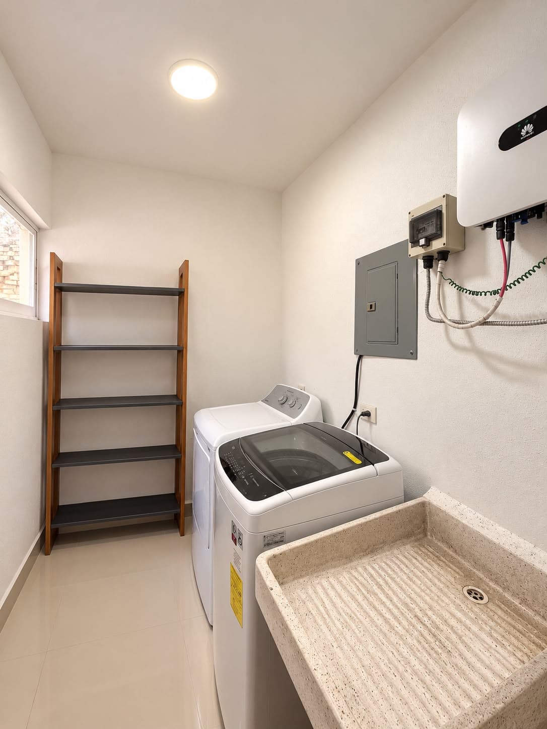 Casa moderna con elevador, alberca y seguridad