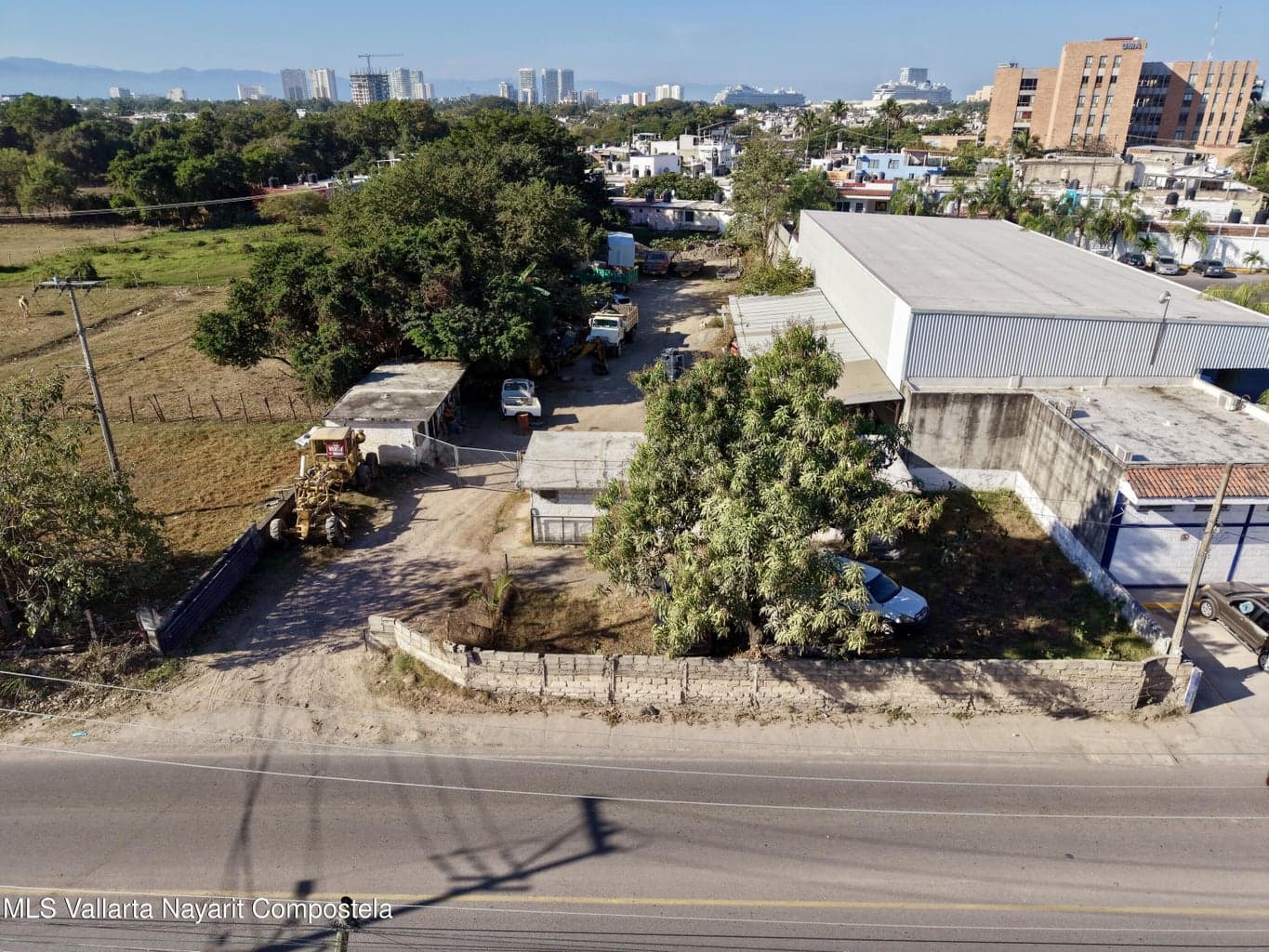 Terreno La Floresta 2,448.00 m2 sobre avenida
