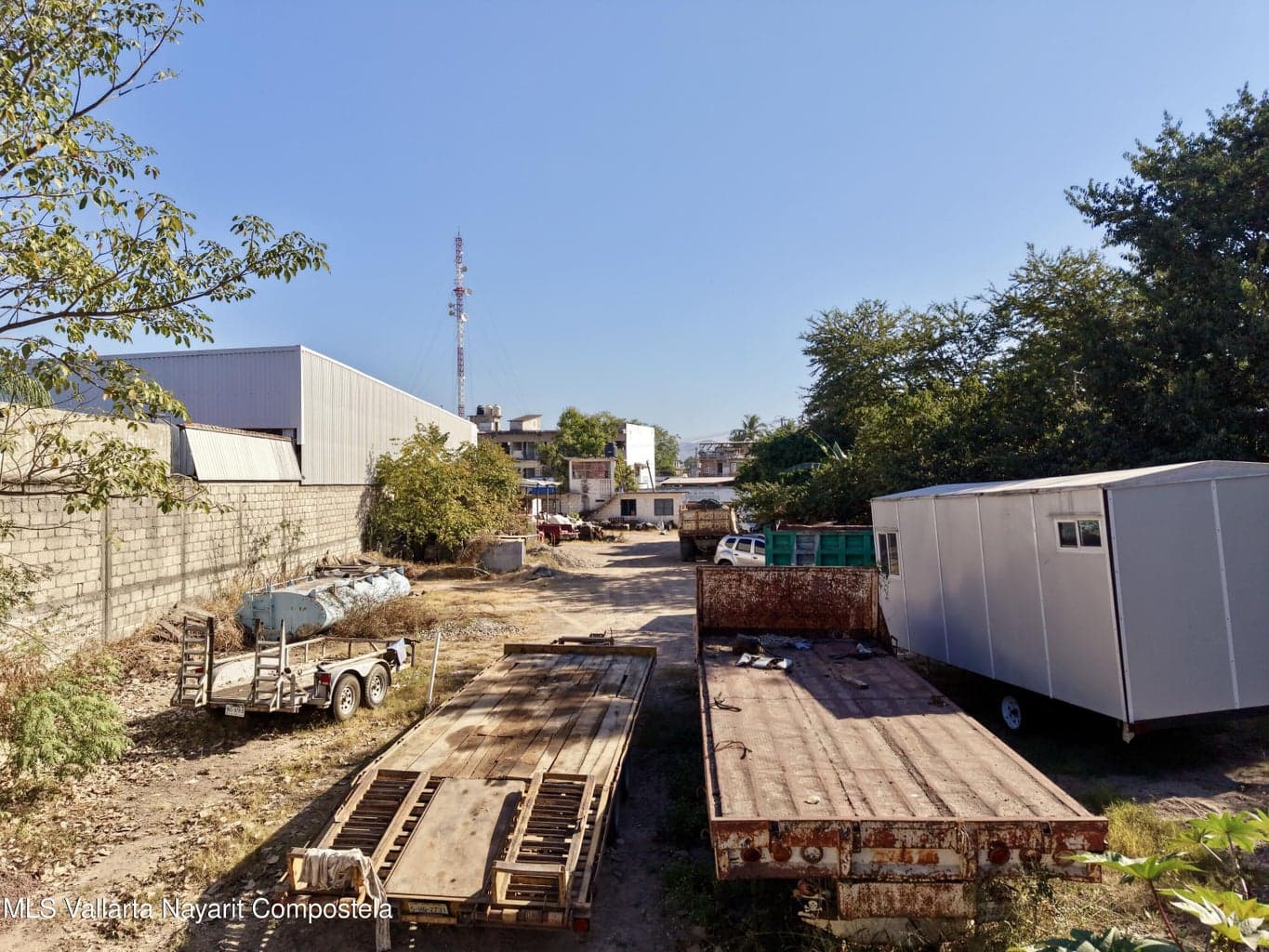 Terreno La Floresta 2,448.00 m2 sobre avenida
