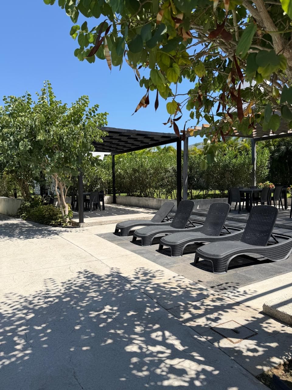 2 BDR condo Residencial Quelele