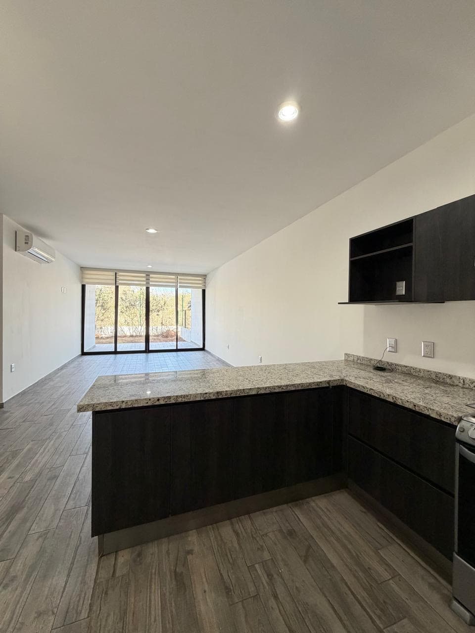 2 BDR condo Residencial Quelele